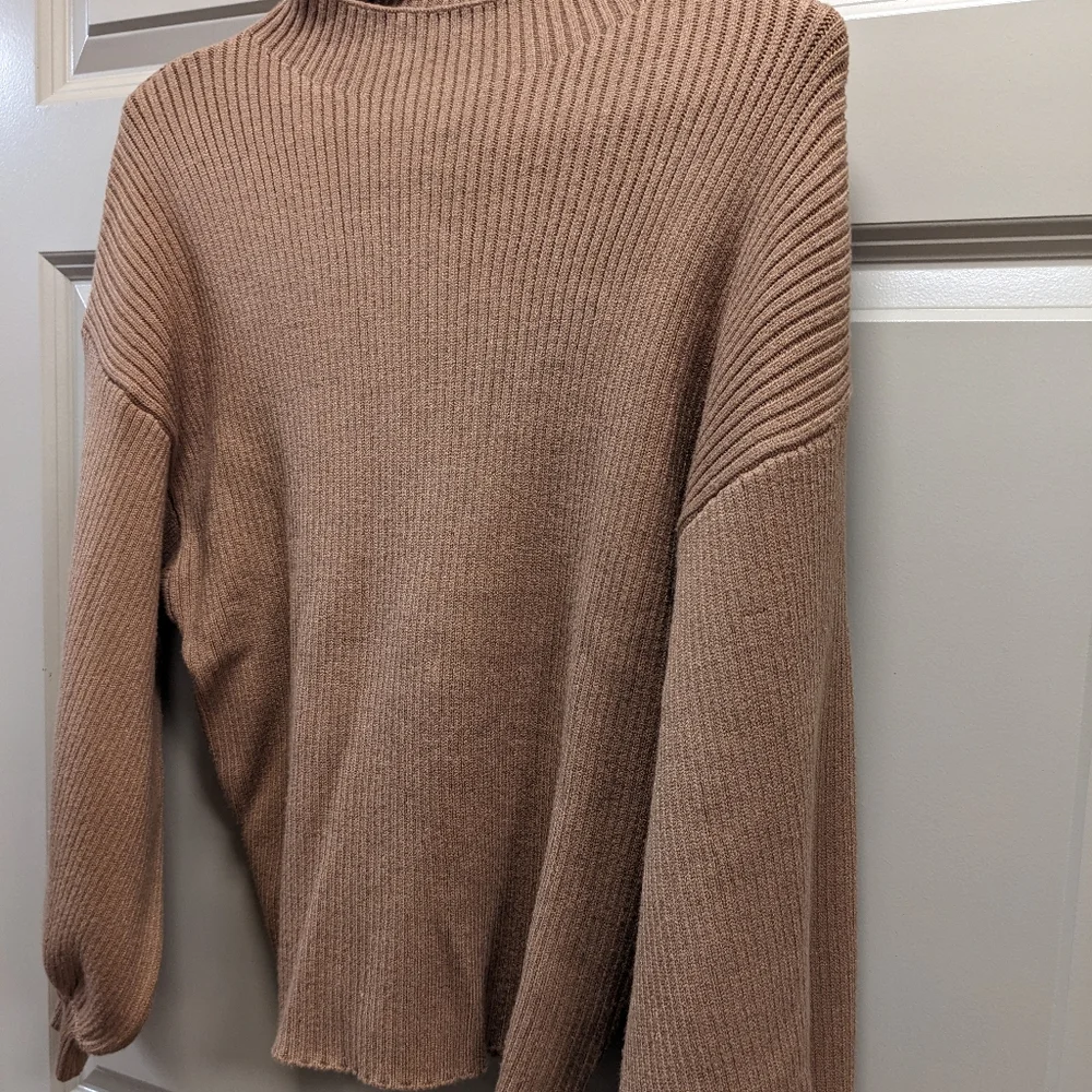 Moodie mock neck balloon sleeve sweater- size large